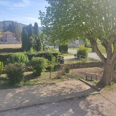 Casa de Férias Ancien Corps De Ferme Dans La Vallee De La Loire Saint-Vincent (Haute-Loire)